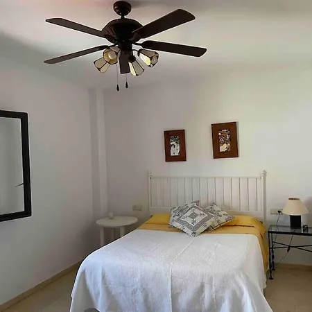 Adosada Con Piscina En בית נופש