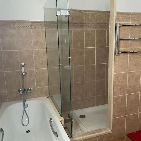 Adosada Con Piscina En מארבלה