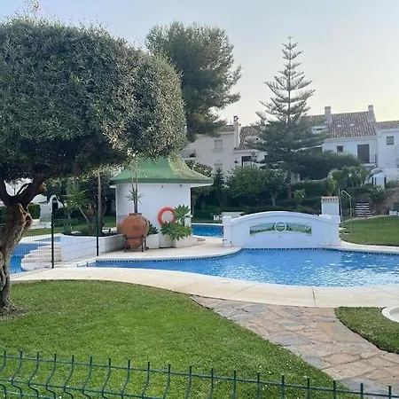 Adosada Con Piscina En בית נופש
